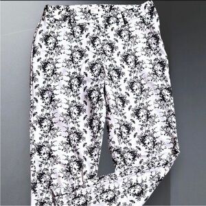 H&M Women's Black & White Floral Print Ankle Pants, Size 6, EUC